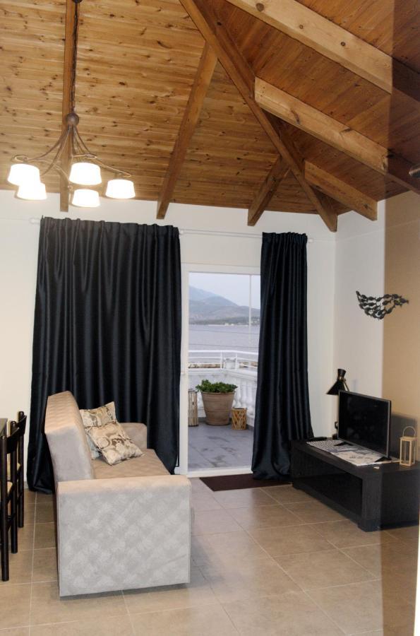 Appartamento La Maison Bleue Lixouri Esterno foto